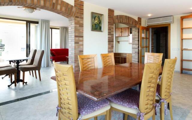 Sistach Rentals Cap Castell 3AB