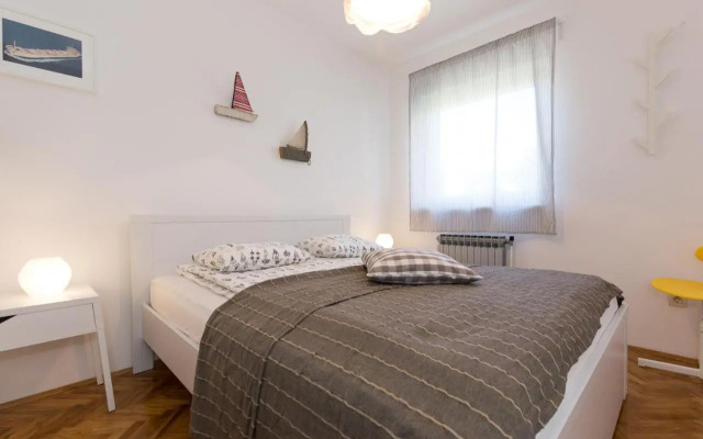 Captain's Apartment with Sea View