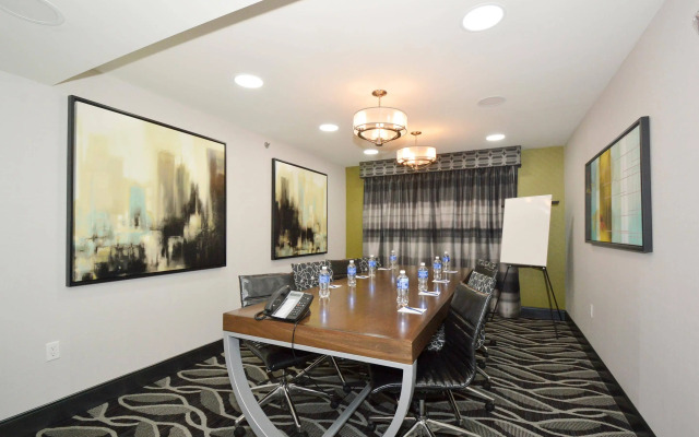 LaGuardia Airport Hotel Queens