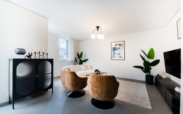 New high-end 2 BR Penthouse w Balcony