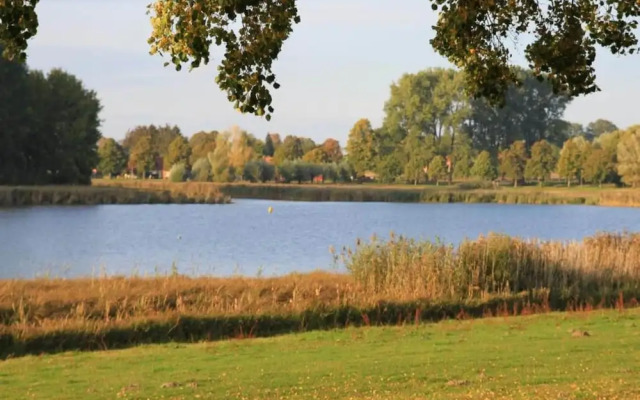 Lakeside Living With Garden