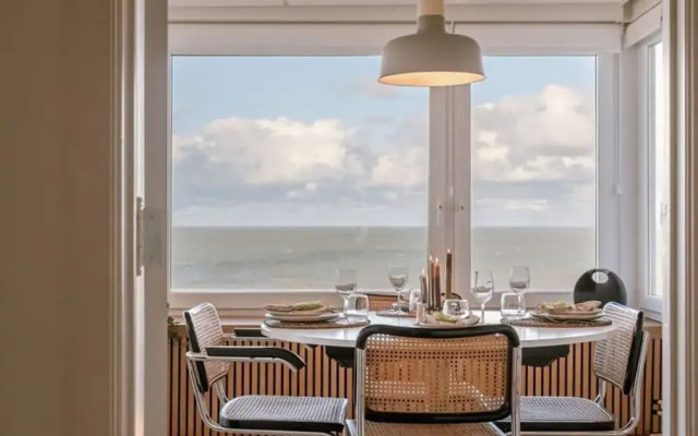 Beautiful Seaview Apartment With Private Garage
