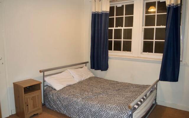 Cosy 2 Bedroom Flat off the Royal Mile