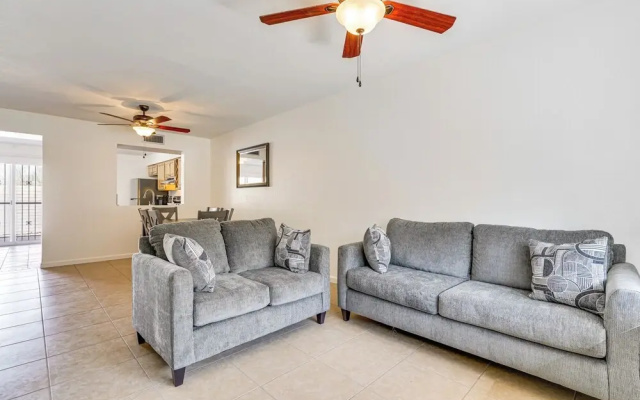 4 Mi to Downtown Tucson: Peaceful Townhome!