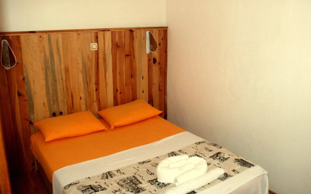 Dionysos Lodge