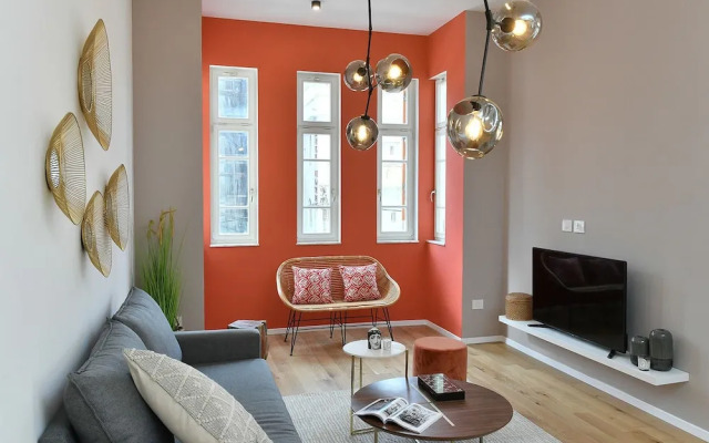 Authentic New Apt Near The Beach Allenby