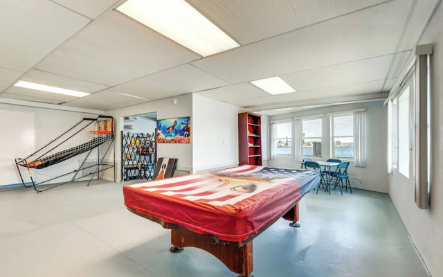 Waterfront Gem: Crystal River Family Home