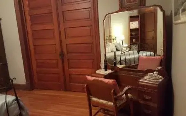Springfield Arts Bed and Breakfast