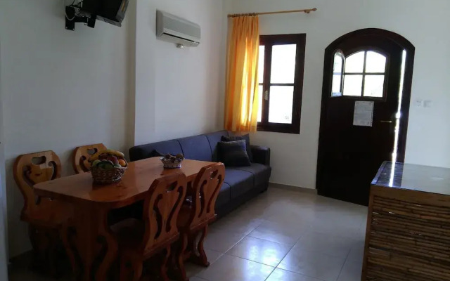 Spaceful Apartment With Veranda 'n Garden