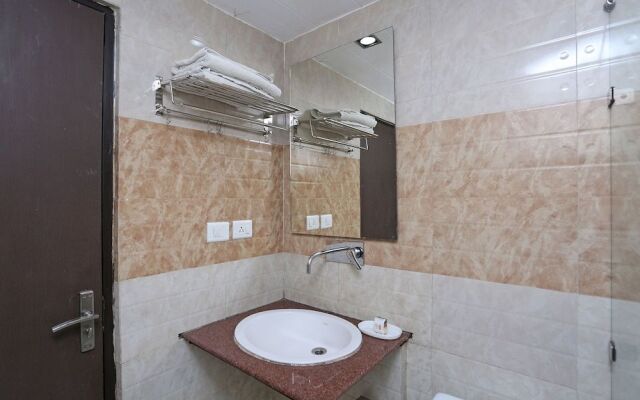 OYO 4926 Hotel Le central