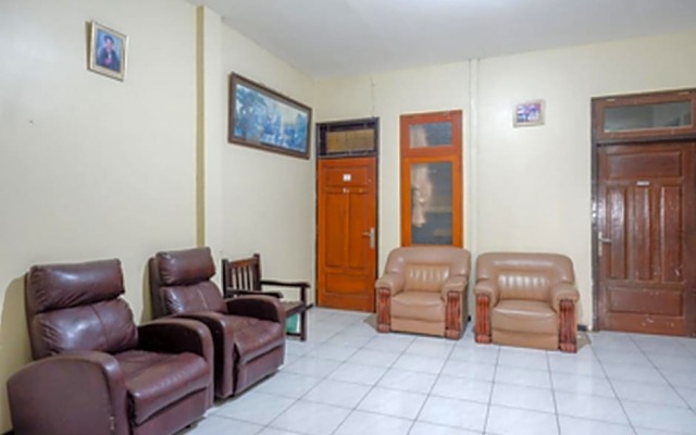 RedDoorz near Ahmad Yani Monument Park Kudus