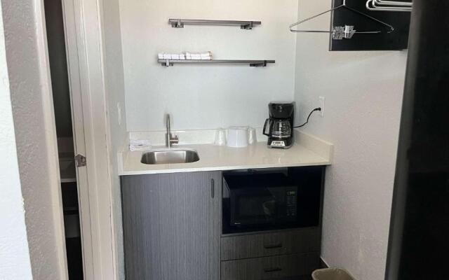 Studio 6 Galveston, TX