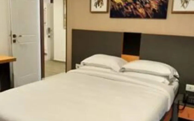 37th Crescent Boutique Suites