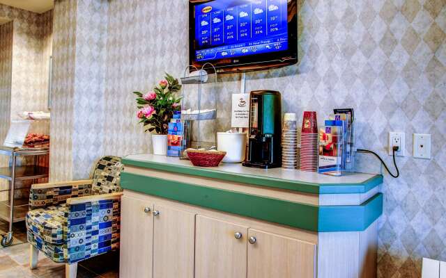 Motel 6 Huntsville, ON