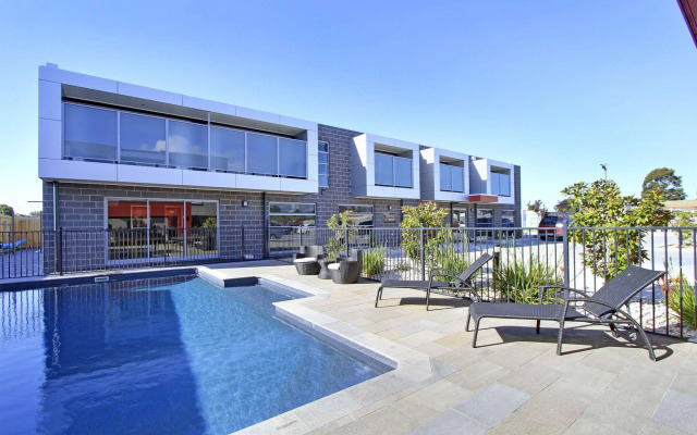 Bridges on Argyle Motel & Apartments