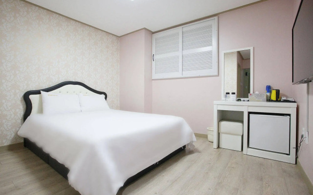 Orange Tree Hotel & Cafe
