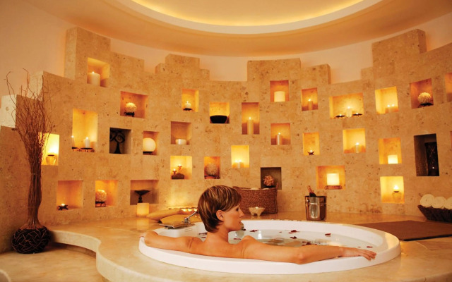 Krystal Grand Cancun