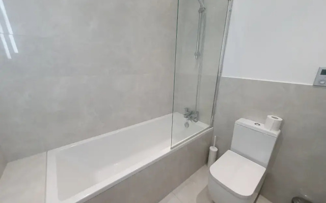Modern Kings Road Executive Apartment