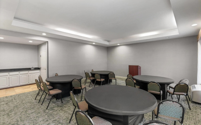 Wingate by Wyndham Greensboro/Coliseum