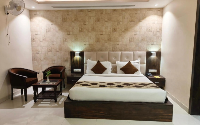 Pinnacle by Click Hotels, Lucknow