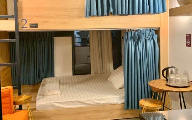 Red Roses Hostel Bui Vien