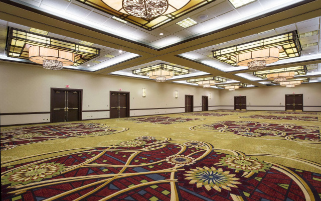 Embassy Suites by Hilton Chicago O'Hare Rosemont
