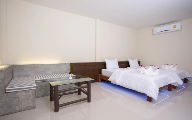 Suksompong Resort