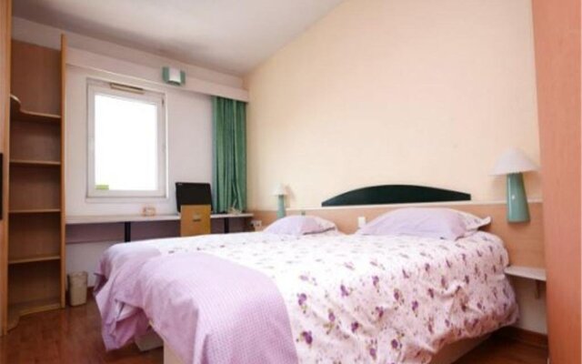 Motel Qingdao Licang Square