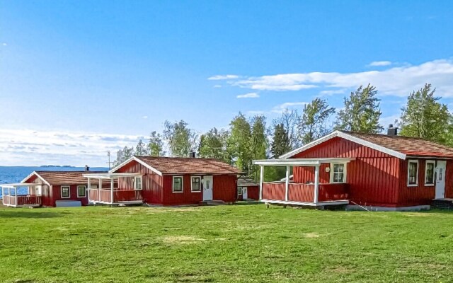 Stunning Home in Sjötorp With Wifi and 3 Bedrooms