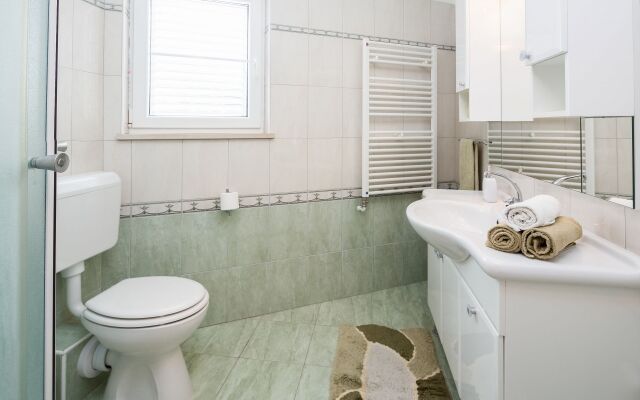 Holiday house Andre - swimming pool Nerezisca, Island Brac