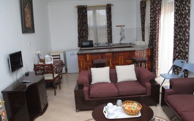 Roc Heights Lodge