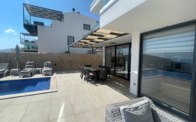 Villa Kajaim Sleeps 8 With Pool