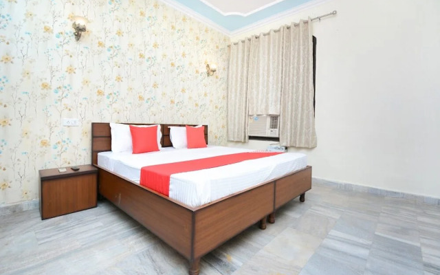 Hotel Ra Flora by OYO Rooms