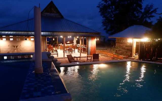 Rock and Wreck Dive Resort