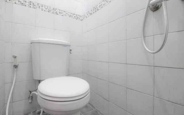 RedDoorz Plus near Hartono Mall