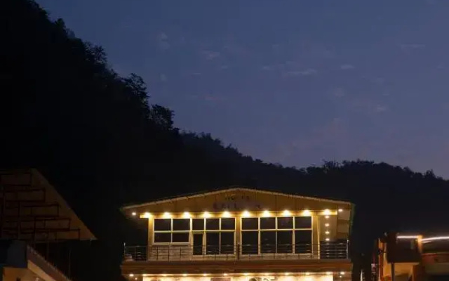 Hotel Gangotri Plaza