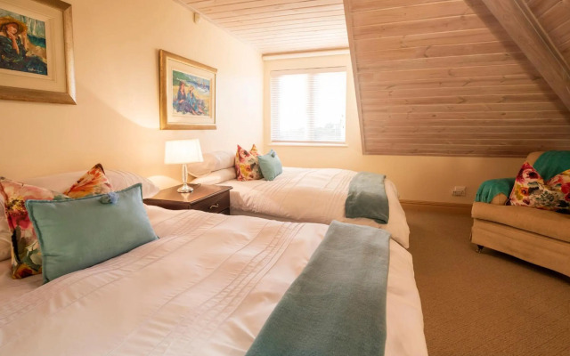 Pezula Magic Retreat - 4 Bedroom Lagoon View Home