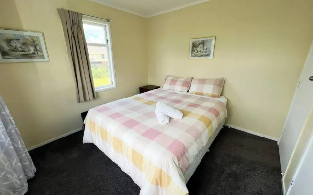 Spacious 3 BR near skyline-5 min walk