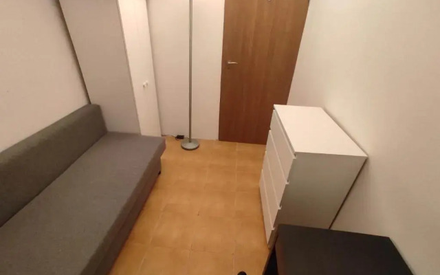 Nice room 2km to old town -150m from Metro Szwedzka