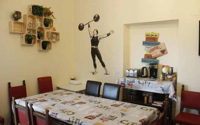 Victoria House Hostel