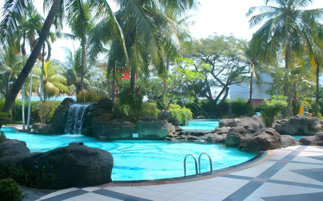 Grand Tropic Suites Hotel