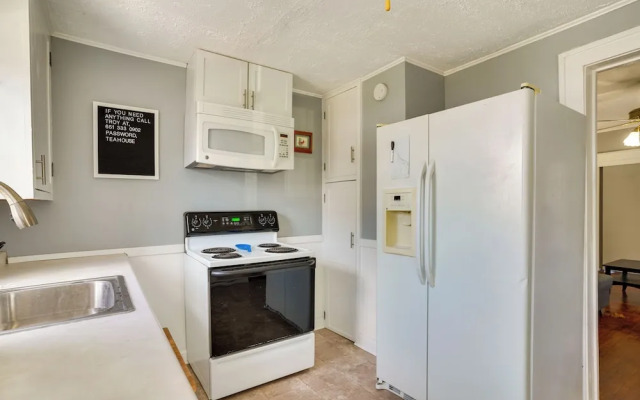 Snowmobile Trail On-site: Lakefront Mound Apt!