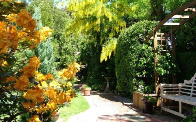 Bed & Breakfast at Ocklynge Manor