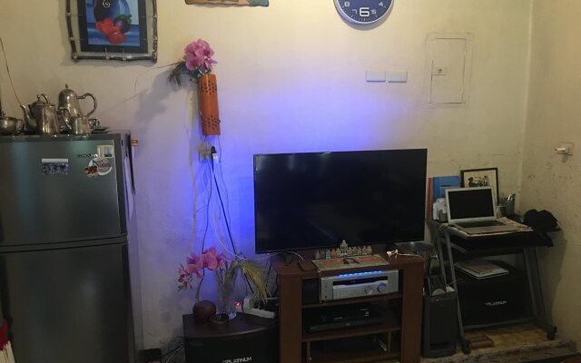 Chona and Christophe Guesthouse - Cavite