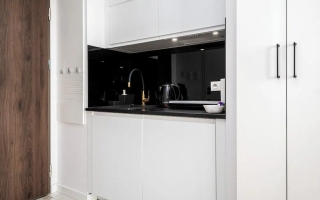 Bliska Wola Tower Sun & Snow