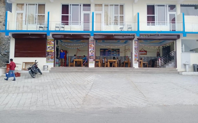 Uk09 hotel & Restaurant