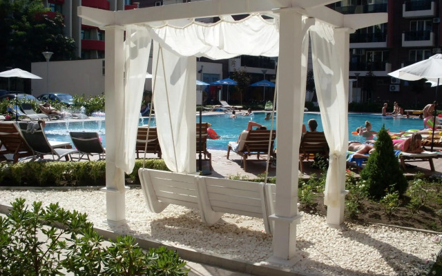 Admiral Plaza