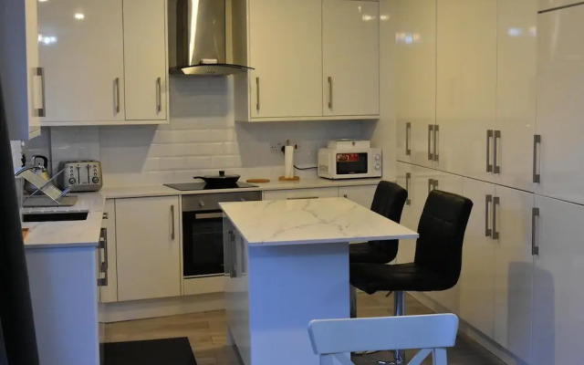 Charming Wembley Home Near Wembley Stadium