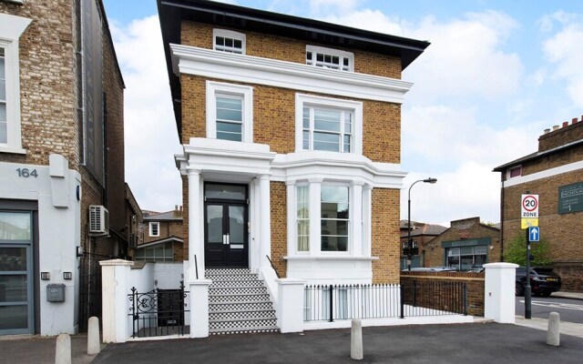 Lovely 2BR flat in West London