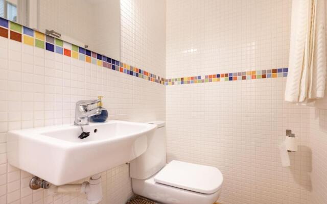 Beautiful Apartment in Abat Street by Batuecas